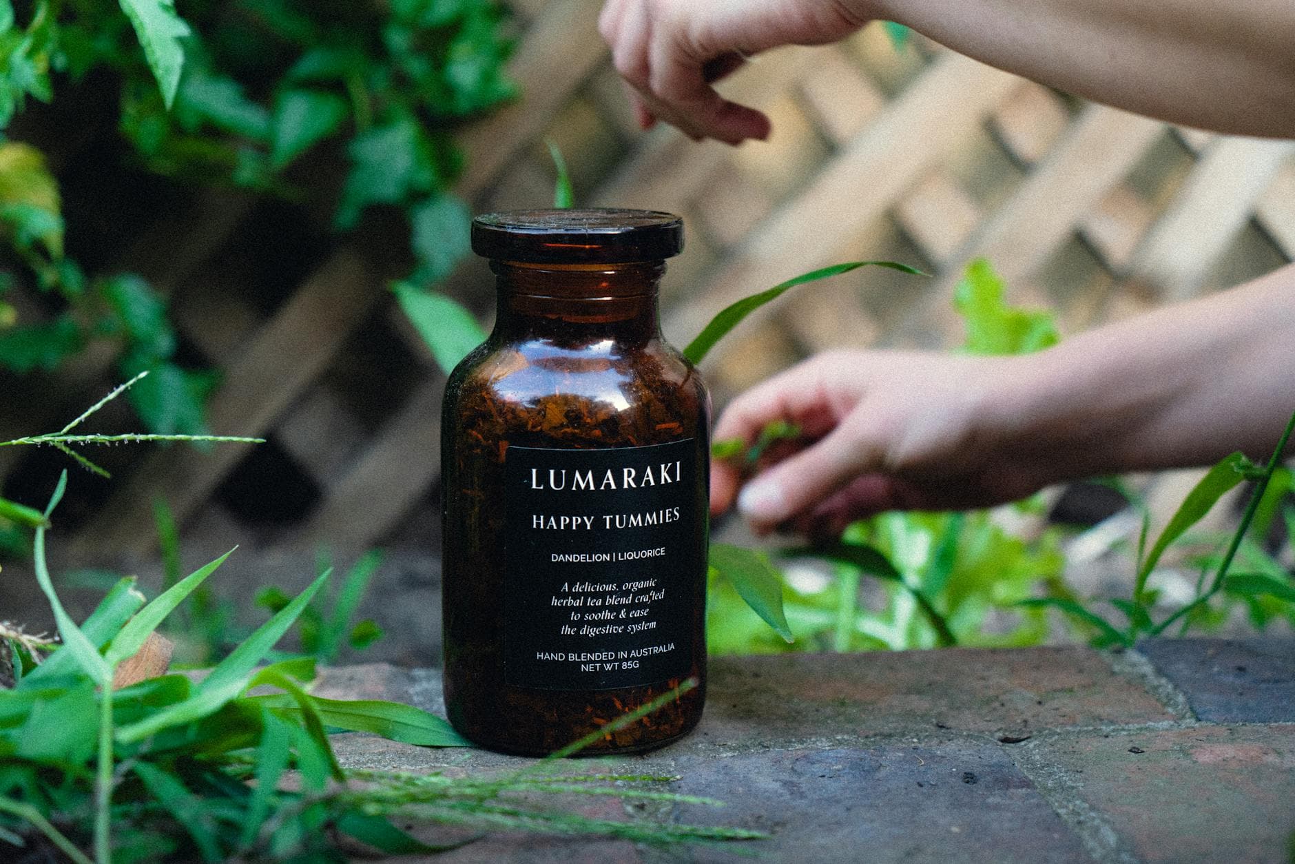 How to Relieve Bloating and Indigestion Naturally: 7 Soothing Herbal Remedies